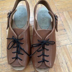 Nina Z. Clogs. Size 6